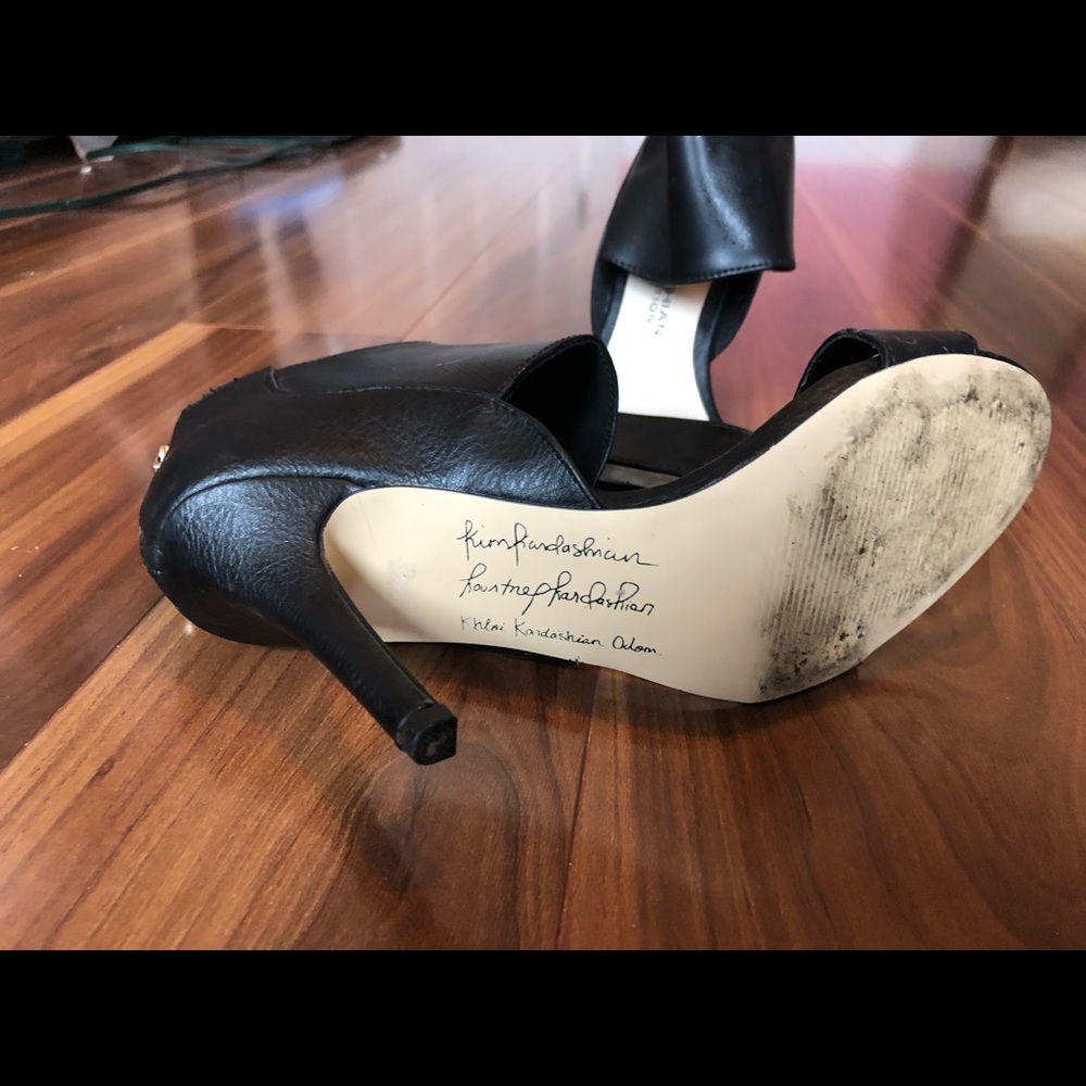Black heels - Picture 2 of 5